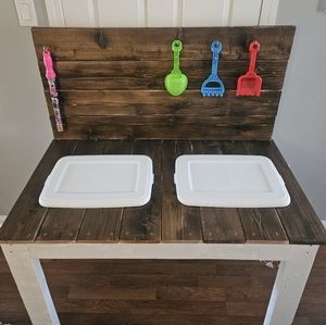 Outdoor kids sand and water table